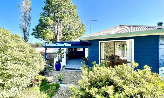 Katoomba House | Blue Lily Bungalow: Pet-Friendly Cottage Near Katoomba