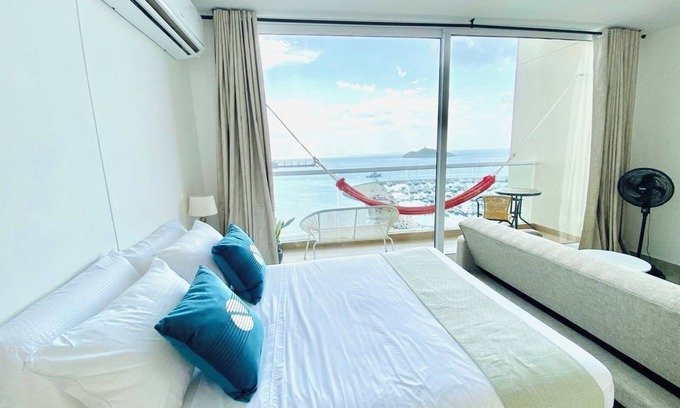 Historic Center Apartment | Blue Loft *Oceanview Minimalist Studio in Marina * Rooftop Pool + Prime Location
