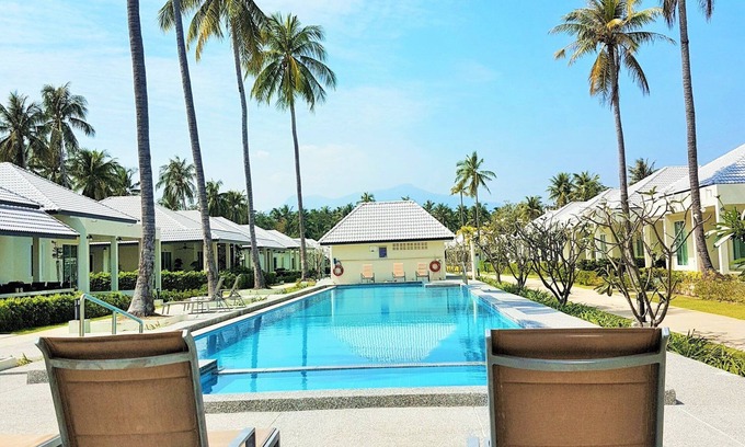 Huai Yang House | Discover Blue Marine Villas: Steps from the Beach & Pool
