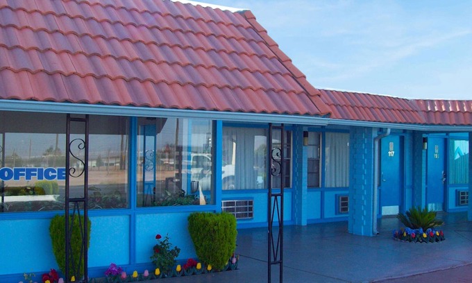 Florence Hotel | Cozy Blue Mist Motel in Florence with Family Amenities