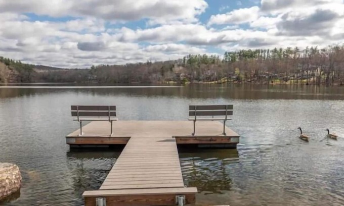 East Stroudsburg House | Blue Mountain Estate: Dual Homes Getaway
