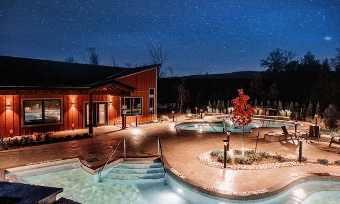 The Blue Mountains Condo | Top-Rated Blue Mountain Village Condo Steps from Scandinave