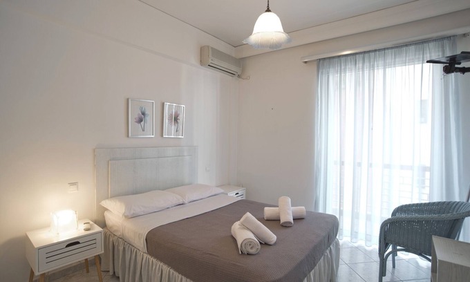 Dafni Apartment | Blue Nest Elegant Reno Fully Equipt Apt near Metro