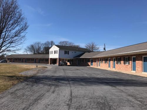 Marietta Hotel | Cozy Blue Note Motor Inn: Pet-Friendly & Family-Oriented