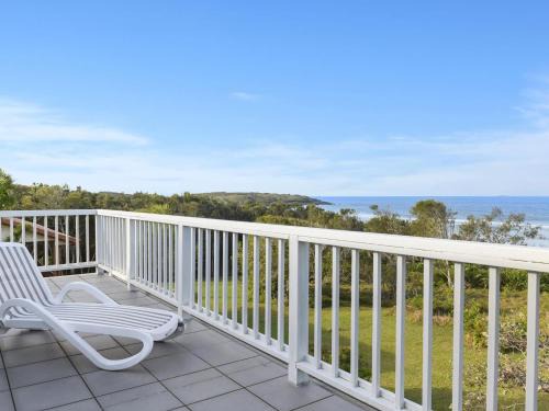 Arrawarra Headland House | Cozy Blue Oar Beach House with Oceanfront Views