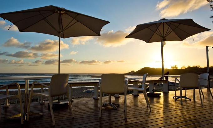 Tofo Hotel | Beautiful Blue Ocean Tofo Hotel with Oceanfront Views