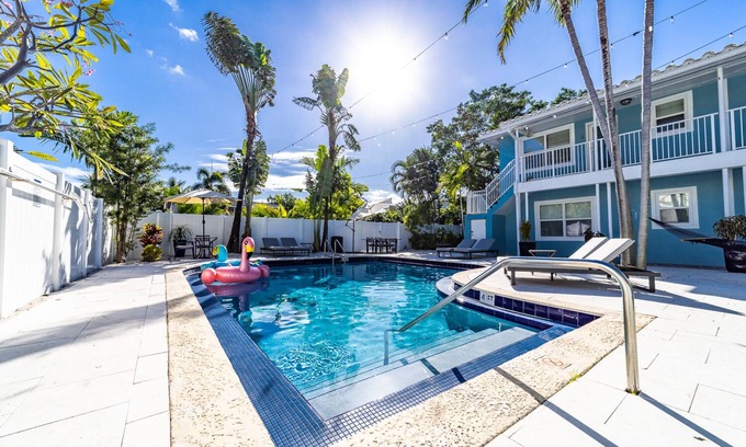 Coral Ridge Apartment | Inviting Blue Parrot Apartment: 5 Min to Ocean & Galleria