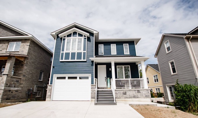 Grand Bend House | Unforgettable Blue Pearl Beach House with Oceanfront Views