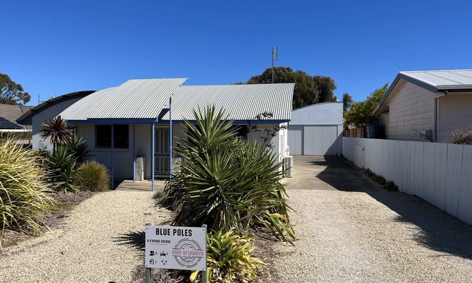 Waterhouse House | Relax at Blue Poles - Welcoming Pets and Families