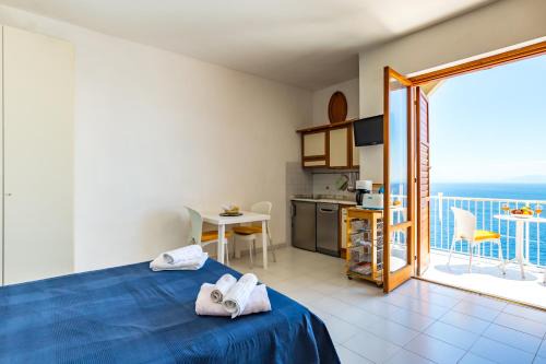 Pogerola Apartment | Blue residence
