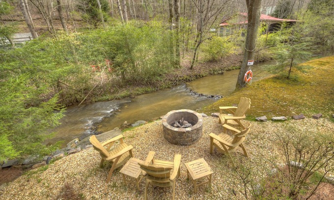 Blue Ridge Cabin | Escape to Blue Ridge Cabin: 10/10 Rated, Pet-Friendly Retreat