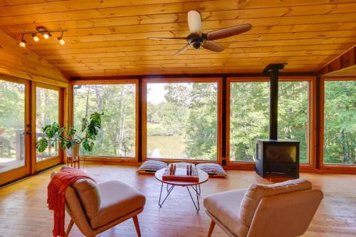 My Mountain House | Relaxing Blue Ridge Cabin with Hot Tub & Private Lake