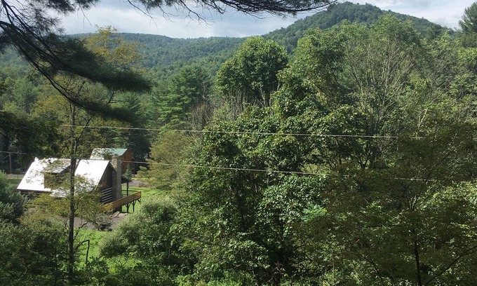 Fleetwood Cabin | Escape to Blue Ridge Getaway: Porch Relaxation & Wildlife