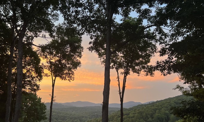 Ridgeline Vistas Cabin | Blue Ridge Mountain Views, Hot Tub, Game Room, Firepit, King Suites, Sleeps 9