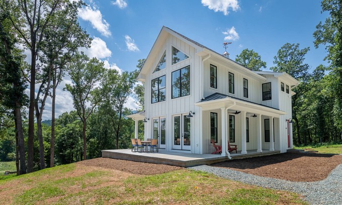 Afton House | Scenic Blue Ridge Mountain Views in VA Wine Country