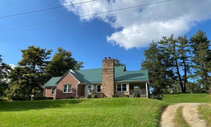 Meadows Of Dan House | Pet-Friendly Retreat Steps from Blue Ridge Parkway