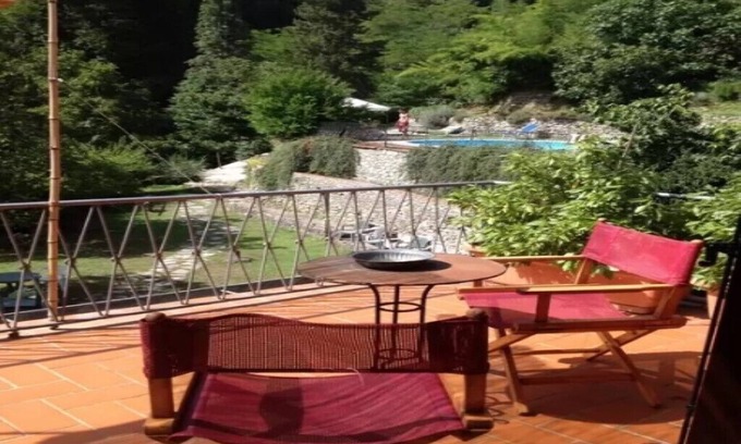 Fosdinovo House | Relaxing Blue Room with Pool at Agriturismo Il Borgo