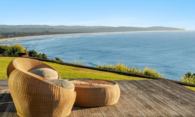 Lennox Head House | Experience Breathtaking Ocean Views at Blue Seas Hotel