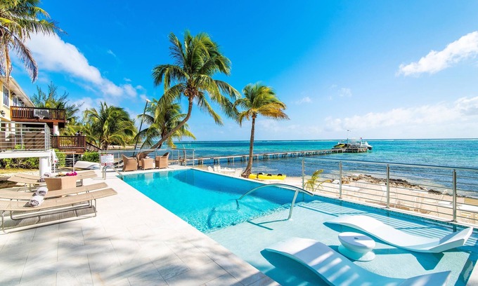 East End House | Blue Serenity: Beach House with Snorkeling & Ocean Views