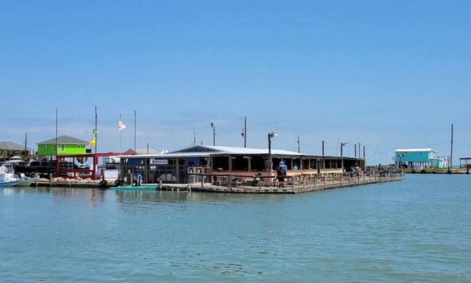Indianola House | Oceanfront Blue Shark Cottage with Family-Friendly Amenities