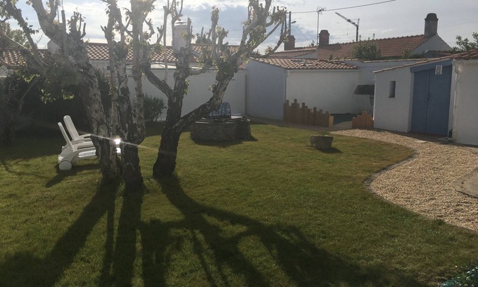 L'Epine House | Family-Friendly Retreat at Blue Shutters with Kitchen Access