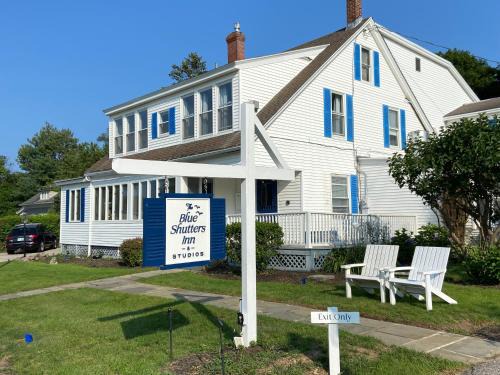 Ogunquit Bed & Breakfast | Scenic Blue Shutters Inn: Oceanfront Retreat with Hot Tub