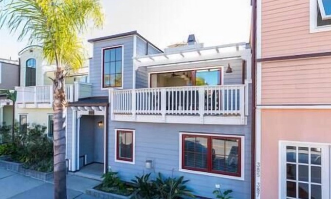 Avila Beach House | Idyllic Blue Skies Condo with Rooftop Deck in Avila Beach