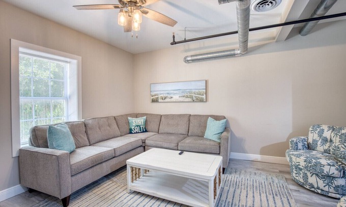 Biloxi Apartment | Discover Blue Skies in Downtown Biloxi with Ocean Views
