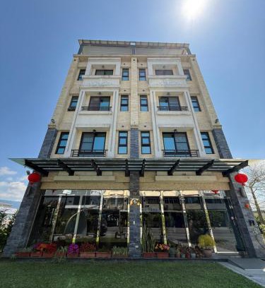 Guanshan House | Discover Blue Sky Hill Homestay: Family-Friendly Retreat