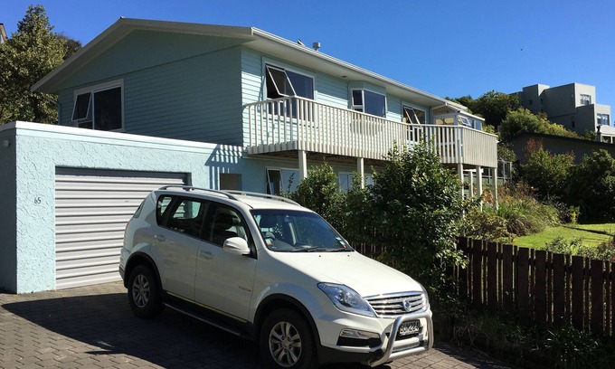 Atawhai House | Sunlit Retreat at Blue Sky View with Family-Friendly Perks