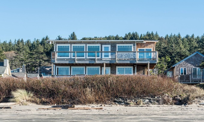 Tolovana Park House | Unforgettable Blue Starfish: Ocean Views & Beach Access
