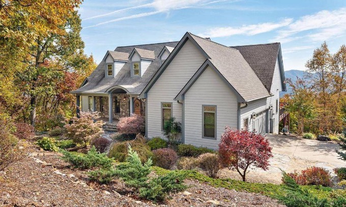 Black Mountain House | Enjoy Your Stay at Blue Summit with Hot Tub & Pet-Friendly Perks
