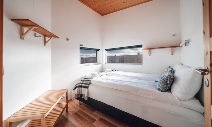 Reykholt Cabin | Inviting Blue View Cabin 7A with Hot Tub & Family Amenities