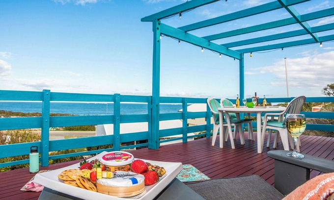 Guilderton House | Experience Blue View with Breathtaking Ocean Vistas