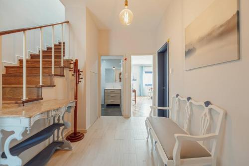 Senhora da Hora House | Discover Blue Villa by Hosty: Family-Friendly & 4-Star Comfort