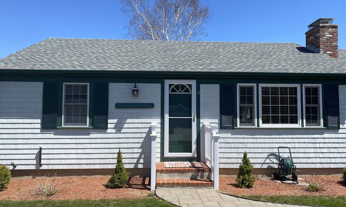 East Falmouth House | Idyllic Blue Water Shores: Walk to Private Inlet & Ocean View