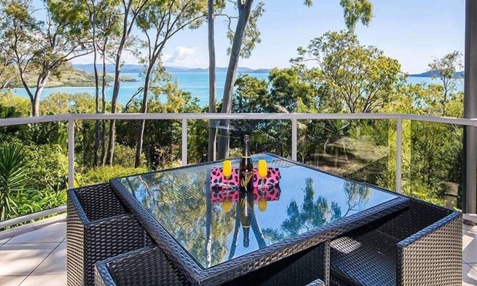 Hamilton Island Apartment | Relaxing Blue Water Views Apartment on Hamilton Island