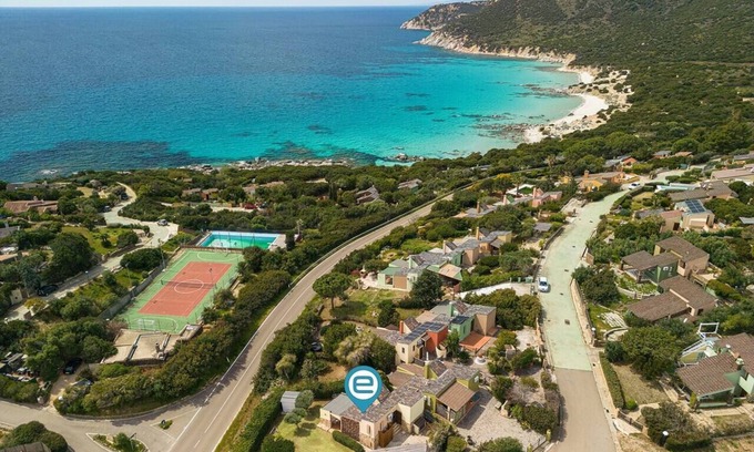 Porto Sa Ruxi House | Inviting Blue Waters House in Villasimius with Pool & Breakfast