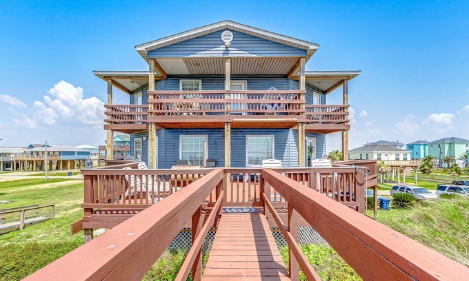 Surfside Beach House | Blue Wave: Steps from the Beach with Ocean View Amenities