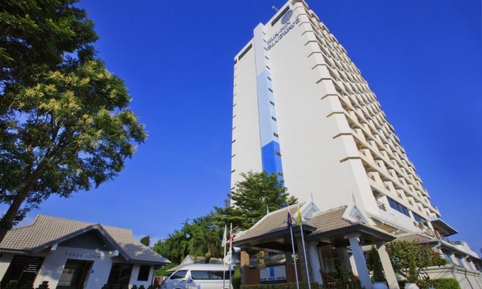 Khao Takiab Apartment | Guest Rated: Blue Wave by Paradise Properties with Pool Access