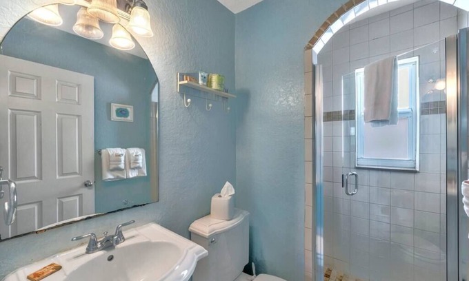 Clearwater Beach Hotel | Oceanfront Beachy Suite 7 Summary - Guest Rated 9.6