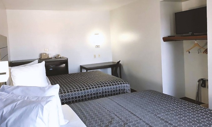San Antonio Hotel | Relax at Sky Palace Inn Near AT&T Center with Pool & Breakfast