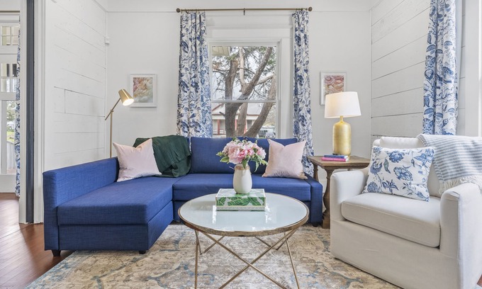 Waco House | Classic Southern Style Retreat in South Haven - 9.6/10 Rated