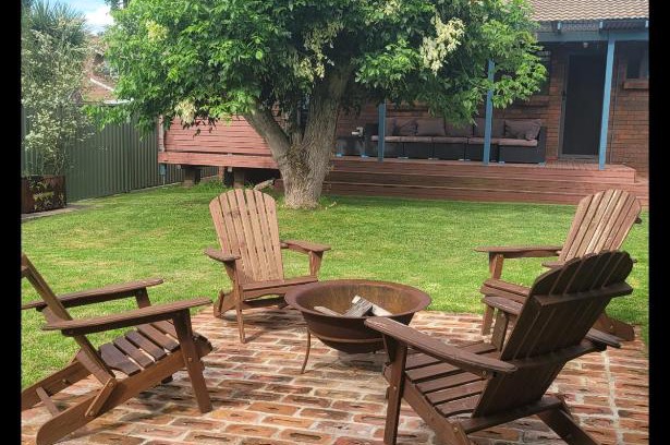 Kelso House | Elegant Blue Wren BnB Bathurst: Rated 10/10 with Hot Tub