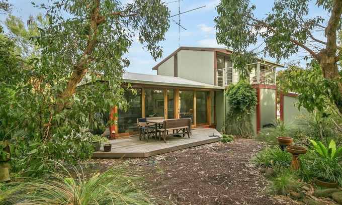 Moggs Creek House | Blue Wren: A Nature Lover's Retreat with Ocean View