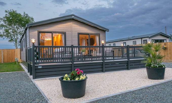 Skegness Apartment | Ideal 2 Bedroom Countryside Holiday Lodge with Ocean Views