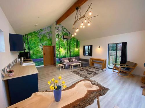 Sandy House | Pet-Friendly Retreat at Bluebell Annexe with Top Ratings