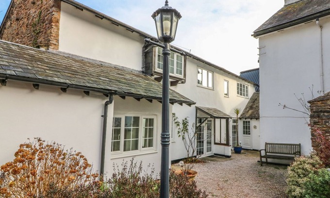 Paignton Cottage | Pet-Friendly Bluebell Cottage with Pool in Marldon