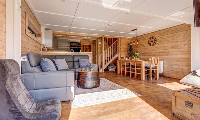 Wallingford Cabin | Discover Bluebell Lodge: Pet-Friendly Retreat for Families