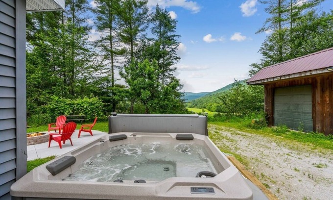 Bridgewater Corners House | Unwind at Blueberry Hill Escape: Pet-Friendly Getaway